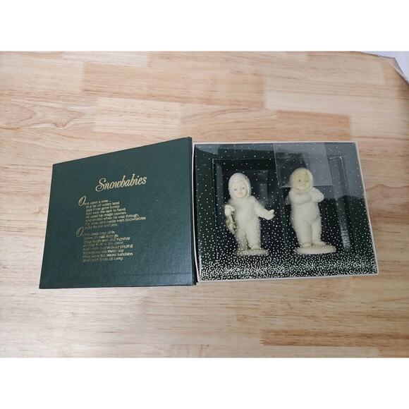 Department 56 Other - Dept 56 Winter Tales Of The Snowberries "I Found Your Mittens!" Set Of Two